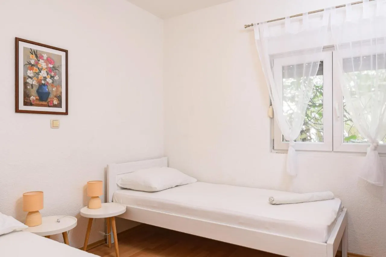 Apartment Planikovica Trogir 0*,